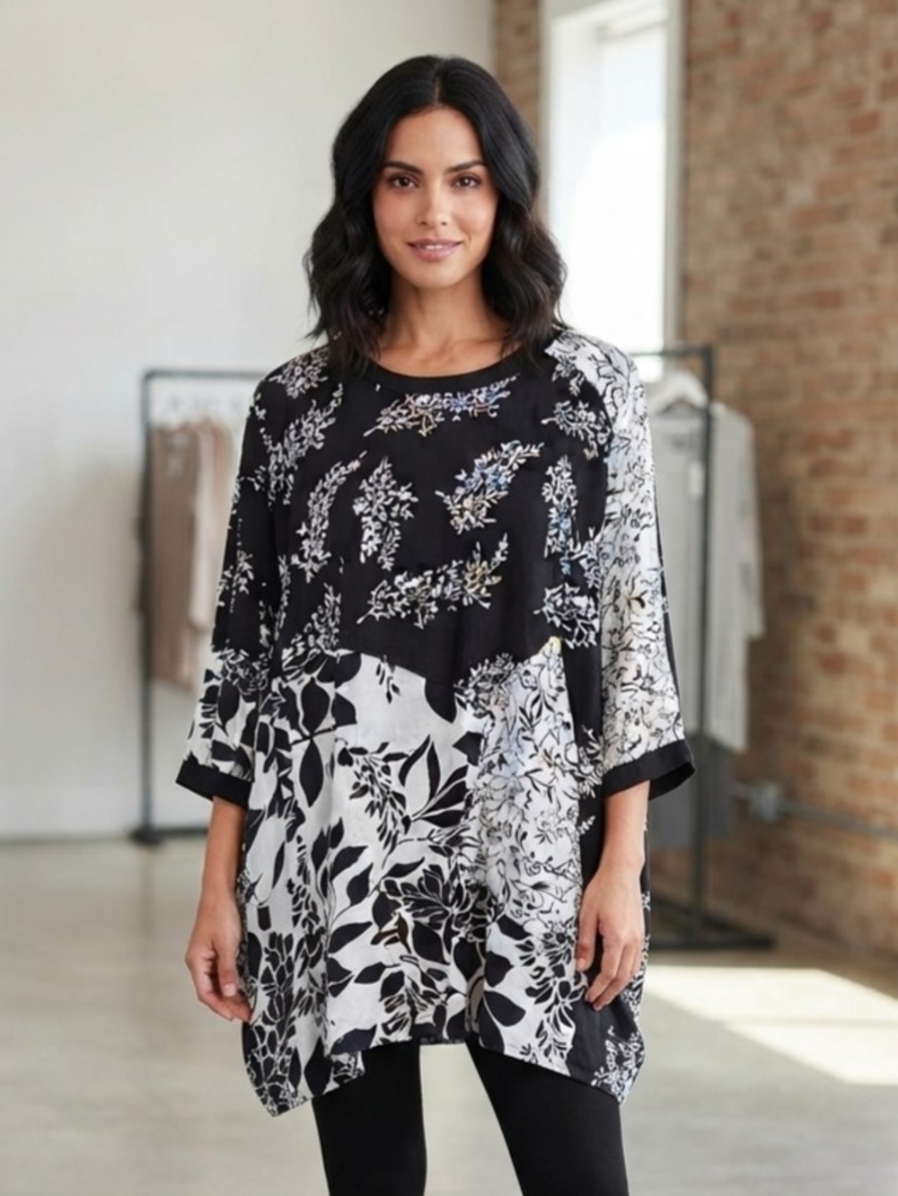 Blue Sky Black & White Floral Patchwork Tunic With Split Sleeve Size Large
